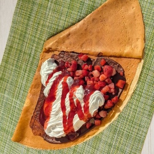 Crepe Dâu Tươi Choco Kem Bông